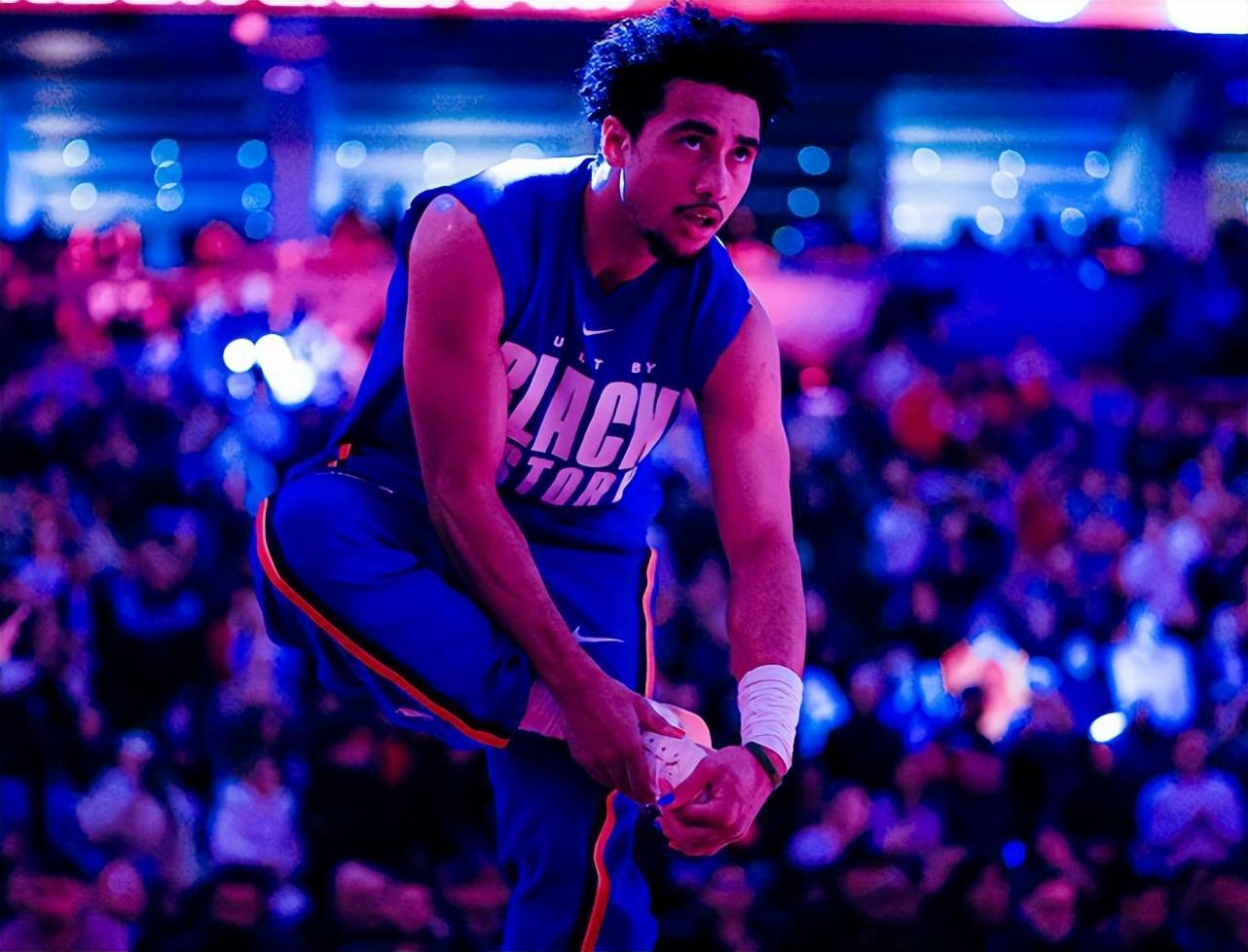 kaiyun开云体育官方入口-21分+20分+20分!生涯新高!离开76人涅槃重生,4换1大交易血赚